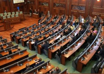 Ekspertët e ekonomisë: Moskonstituimi i Kuvendit bllokon investimet