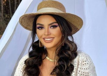 Fifi ironizon kolegët: Po funksionon kur i komenton vetes me llogari false