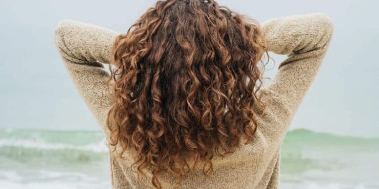 4 zgjidhje të shpejta për flokët pa yndyrë