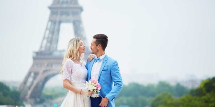 Franca çudit me trendin e ri, nëse një i panjohur vjen në dasmë, duhet të paguajë