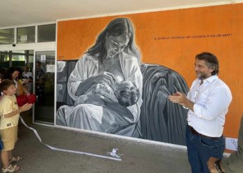 Prishtina promovon gjidhënien me mural në qendër të qytetit