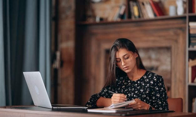 10 mënyra të sjellshme si njerëzit me vetëbesim thonë “jo”, pa ndjerë asnjë faj