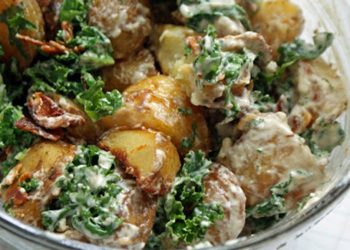 Sallatë e ftohtë me patate të pjekura – Receta që nuk duhet t’ju mungojë