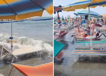 Video / Baticë e papritur në Durrës, përmbyten shezlongët – plazhistët largohen me nxitim