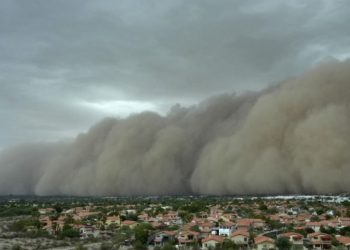 Pamje surreale, stuhia e rërës në Phoenix ngre një “mur” të madh mbi qytet