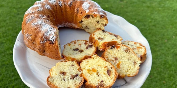 Kek me fruta të thata, i shijshëm dhe i butë si pambuk