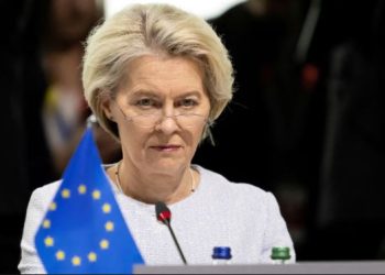 Von der Leyen shqyrton mundësinë e rrëzimit të një aeroplanit rus që hyn në hapësirën ajrore të NATO-s