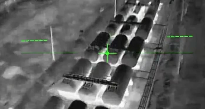 Ukrainasit godasin depon e naftës ruse në Luhansk, kamerat termike të dronit filmojnë momentin