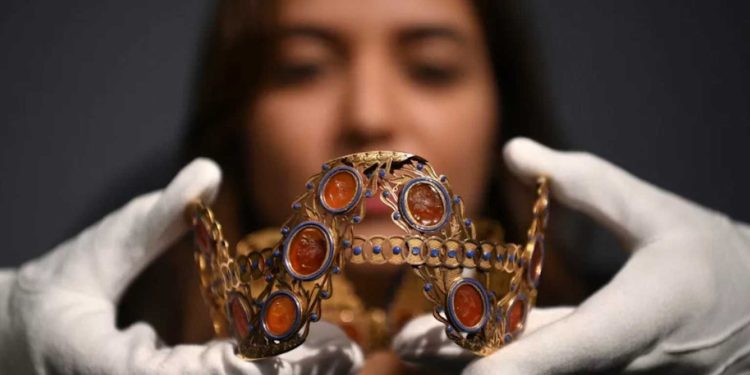 Simbol i perandorisë që ra, kurora e diamantit e Napoleonit del në ankand