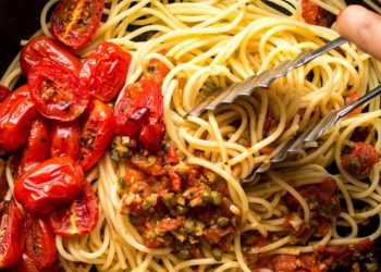 Makarona me domate të thata dhe hudhër – Të lehta e plot shije