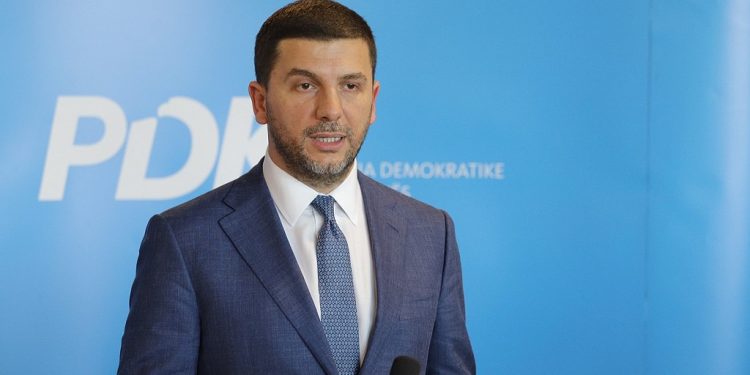 Krasniqi: ‘Sekserët e Kurtit’ kontaktuan deputetët e PDK-së për ta votuar qeverinë