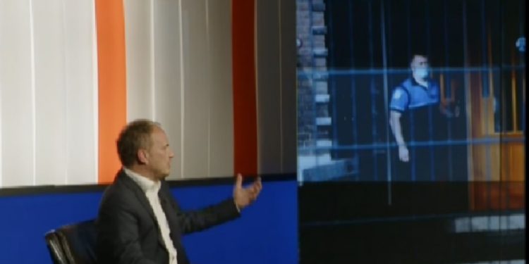 Selimi: Smith hyri në proces të politizuar, Thaçi ishte në aeroplan për ta takuar Trumpin kur iu ngrit aktakuza