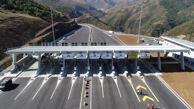 Protesta e 17 tetorit në Tiranë: Rruga e Kombit pa pagesë për 24-orë