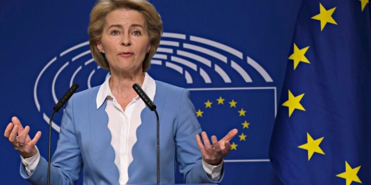 “Sulmet ruse synojnë të na lodhin, të na ndajnë, por Europa po përgjigjet me unitet”, thotë von der Leyen