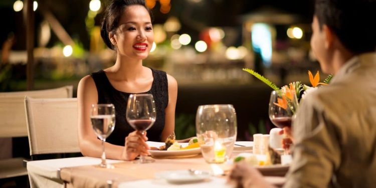 Gabimet që nuk duhet të bëni kur dilni me dikë që ju pëlqen…