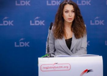 Kica-Xhelili ndan skenën politike në dy grupe: Shteti mbi pushtetin apo nën të?