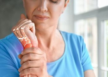 Lufta me osteoporozën, 6 shenjat dalluese të saj