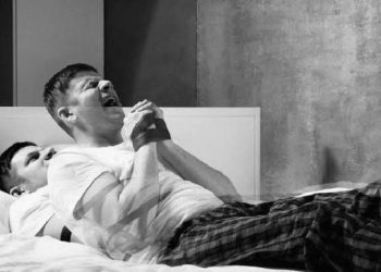 Çfarë është paraliza e gjumit? Fakte rreth këtij fenomeni të çuditshëm