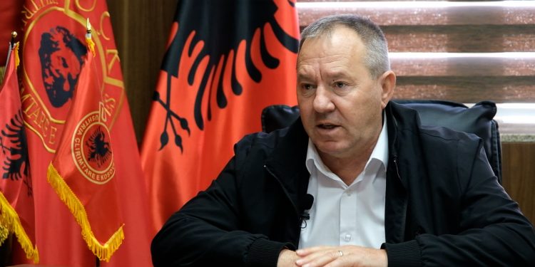 Gucati – Haxhiut: Turp për gjuhën, në PDK ka deputetë që kanë lënë gjymtyrët për liri