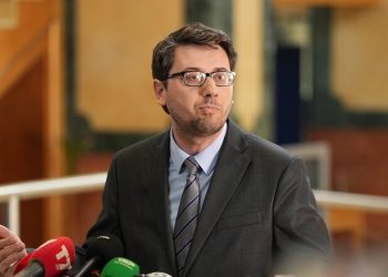 Murati akuzon LDK-në për bllokadë, Bajrami e quan ministër të propagandës së Albin Kurtit