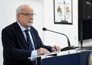 Pettifer: Takimi i amerikanëve me UÇK-në solli ndryshimin e madh, standardi gjyqësor në Hagë shumë i ulët, SHBA po e kupton