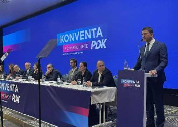 Krasniqi dorëzon mandatin: PDK ka nevojë për një momentum të ri, nga Thaçi e Veseli mësova se lidershipi s’është privilegj por përgjegjësi