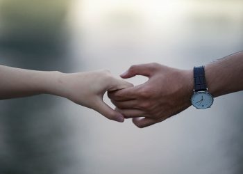 Pse biem gjithmonë në dashuri me personin e gabuar? Ja cila është arsyeja, sipas ekspertëve