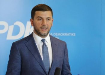 Krasniqi për dëshminë e Clark: Dje, në mbrojtje të popullit tonë në Kosovë, sot, në mbrojtje të çlirimtarëve tanë në Hagë