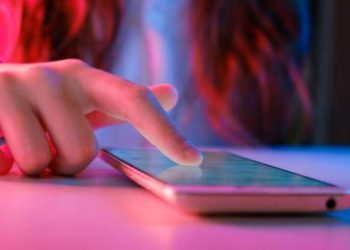 Australia ndalon rrjetet sociale për adoleshentët nën 16-vjeç