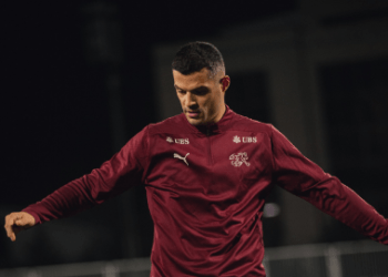 Granit Xhaka lajmërohet me një postim e me një porosi nga stadiumi “Fadil Vokrri”