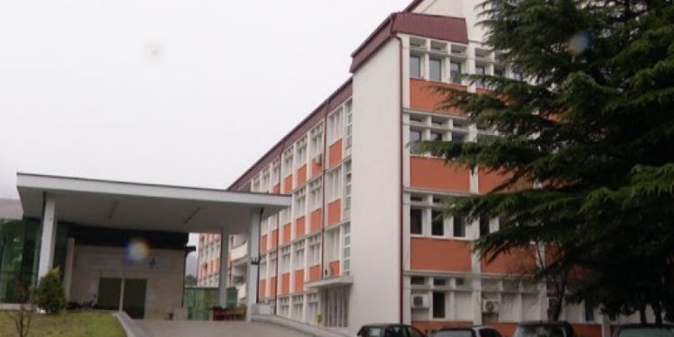 Vdekja e fëmijës njëvjeçare në Spitalin e Pejës, rasti po hetohet si “Trajtim i pandërgjegjshëm mjekësor”