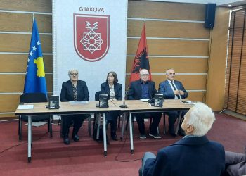 Në Gjakovë promovohet romani “Atë natë bunarët kanë gjëmuar” i dr. Resmije Kryeziu
