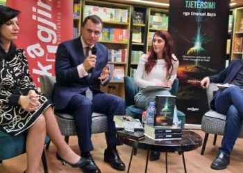 U promovua “Tjetërsimi”, romani i parë fantastiko – shkencor në letërsinë shqipe i i autorit Emanuel Bajra