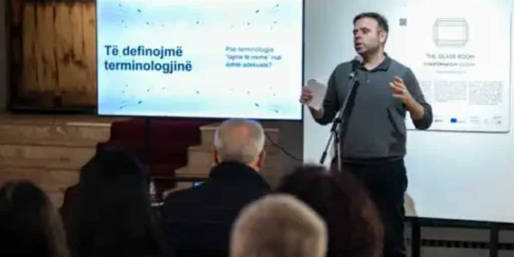 Në Gjakovë ekspozitë dhe trajnim për edukimin medial