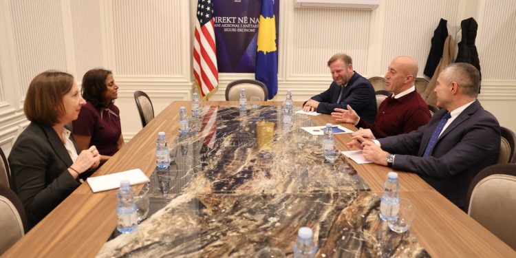 Haradinaj pret në takim Anu Prattipati, diskutohet për formimin e institucioneve