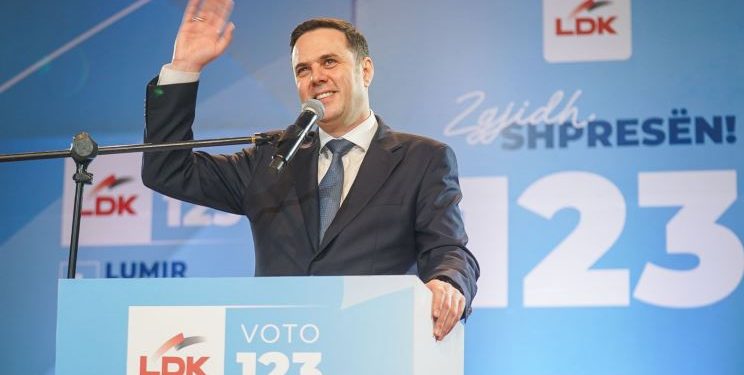 Abdixhiku: Populizëm në publik, korrupsion në WhatsApp