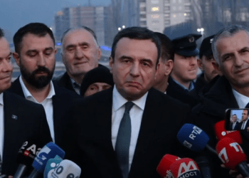 Kurti polemizon me gazetaren serbe: S’ka kryeministër të Republikës së Kosovës që ka folur serbisht më shumë se unë