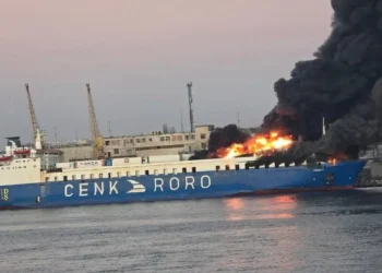 VIDEO/ Momenti kur një dron rus godet anijen turke në portin e Odesës