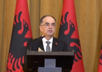 Presidenti Begaj viziton Kosovën, policia njofton për bllokim të përkohshëm të rrugëve