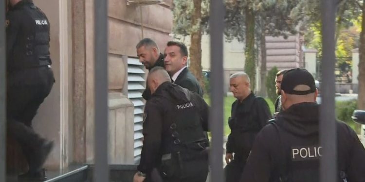 Veliaj nga burgu i dërgon letër Këshillit Bashkiak