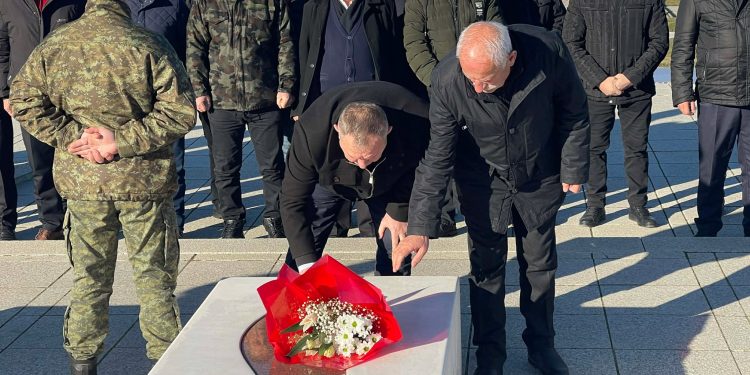 Homazhe në Prekaz për Ditën e Veteranit, Gucati: Sot nuk ndihemi edhe aq të lirë