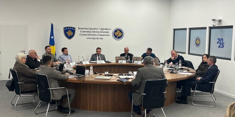 KQZ lehtëson votimin për qytetarët mbi 80 vjeç, s’kërkohet certifikatë mjekësore