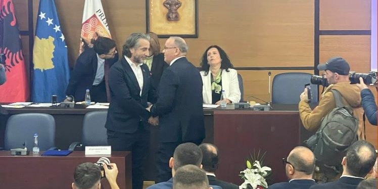 Pa votat e VV-së, Fehmi Kupina zgjedhet Kryesues i Kuvendit Komunal të Prishtinës