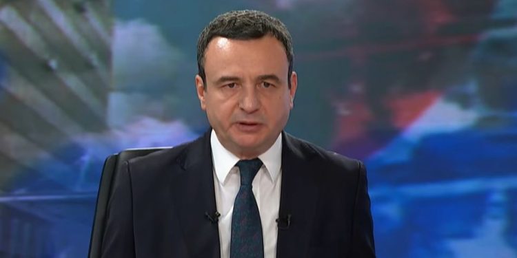 Kurti distancohet nga gjuha e Sami Kurteshit ndaj gazetarëve: S’e mbështes, secili mban përgjegjësi për vete