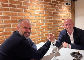 Takohen Ramiz Lladrovci dhe Shpend Ahmeti – çfarë po paralajmëron kjo fotografi e tyre