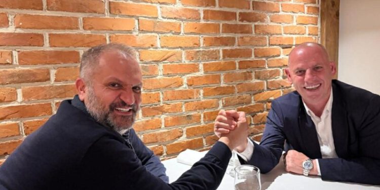 Takohen Ramiz Lladrovci dhe Shpend Ahmeti – çfarë po paralajmëron kjo fotografi e tyre