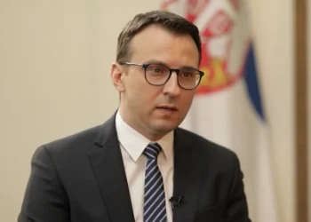 Në prag të zgjedhjeve, Serbia hap konkurs për 300 vende pune në institucionet paralele në Kosovë