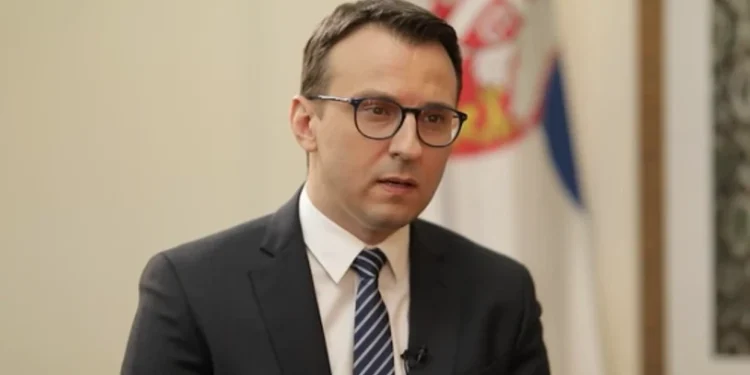 Në prag të zgjedhjeve, Serbia hap konkurs për 300 vende pune në institucionet paralele në Kosovë