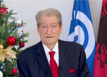 Berisha video-mesazh për fundvitin: Në 2025 u rrëmbye vota, në 2026 shqiptarët do t’i bëjnë funeralin organizatës kriminale Rilindja