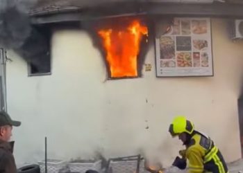 Kryeprokurori flet për rastin tragjik në Prizren: Nëna me fëmijët ishin në gjumë, ende s’dihen shkaqet e zjarrit